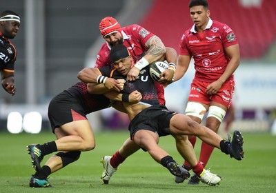 290918 - Scarlets v Southern Kings - Guinness PRO14 - Berton Klaasen of Southern Kings is tackled by Blade Thomson of Scarlets