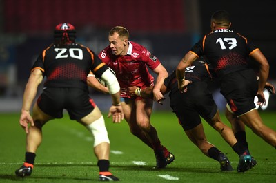 290918 - Scarlets v Southern Kings - Guinness PRO14 - Ioan Nicholas of Scarlets is tackled by Golden Masimla of Southern Kings