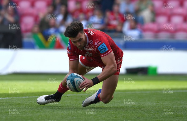 210522 - Scarlets v Stormers - United Rugby Championship - Johnny Williams of Scarlets runs in to score try