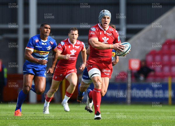 210522 - Scarlets v Stormers - United Rugby Championship - Jonathan Davies of Scarlets gets into space