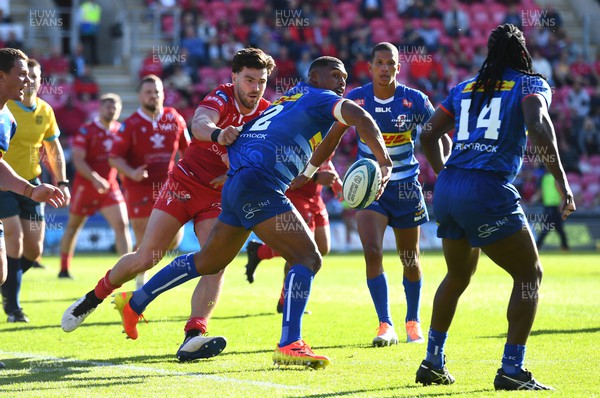 210522 - Scarlets v Stormers - United Rugby Championship - Damian Willemse of Stormers is tackled by Johnny Williams of Scarlets