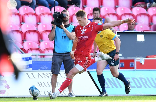 210522 - Scarlets v Stormers - United Rugby Championship - Liam Williams of Scarlets kicks at goal