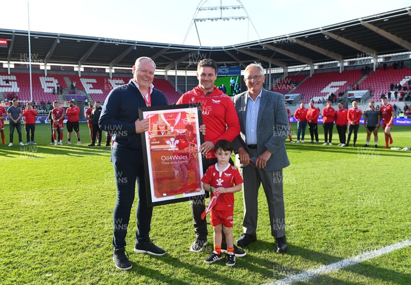 210522 - Scarlets v Stormers - United Rugby Championship - Marc Jones is presented with a jersey bySimon Muderack and Roy Bergiers after announcing he is leaving the club
