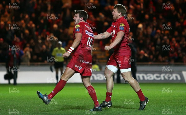 200118 - Scarlets v Toulon - European Rugby Champions Cup - Dan Jones celebrates scoring a try with James Davies of Scarlets