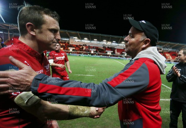 200118 - Scarlets v Toulon - European Rugby Champions Cup - Hadleigh Parkes of Scarlets and Wayne Pivac at full time