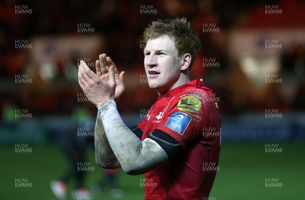 200118 - Scarlets v Toulon - European Rugby Champions Cup - Rhys Patchell of Scarlets thanks the fans