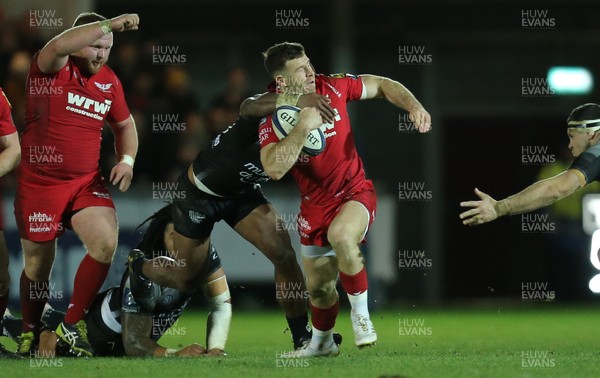 200118 - Scarlets v Toulon, European Champions Cup - Gareth Davies of Scarlets is tackled by Semi Radradra of Toulon