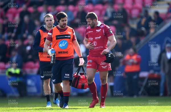 240219 - Scarlets v Cheetahs - Guinness PRO14 - Leigh Halfpenny of Scarlets is treated by a physio during the game