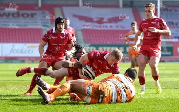 240219 - Scarlets v Cheetahs - Guinness PRO14 - Johnny McNicholl of Scarlets scores try