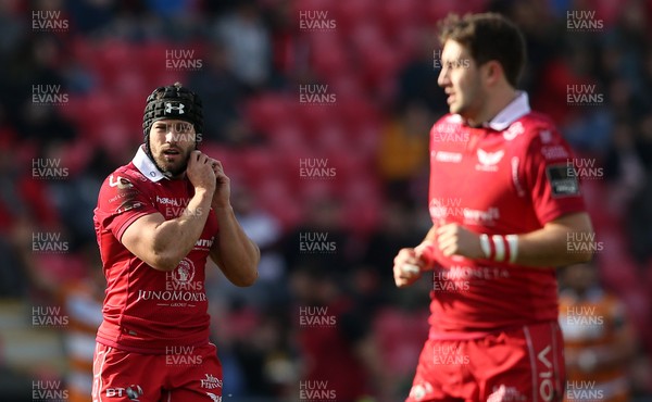 240219 - Scarlets v Toyota Cheetahs - Guinness PRO14 - Leigh Halfpenny of Scarlets