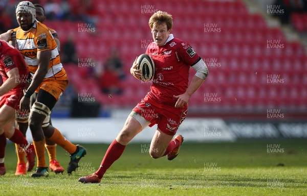 240219 - Scarlets v Toyota Cheetahs - Guinness PRO14 - Rhys Patchell of Scarlets