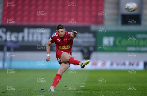 030513 - Scarlets v Treviso - RaboDirect PRO12 -Owen Williams of Scarlets kicks at goal 