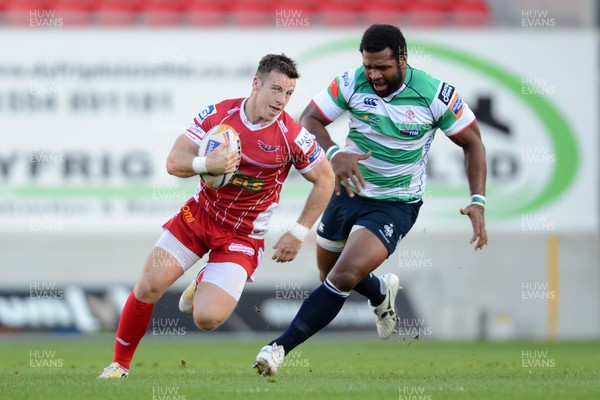 140913 - Scarlets v Treviso - RaboDirect PRO12 -Gareth Davies of Scarlets gets away to score try