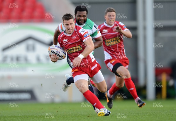 140913 - Scarlets v Treviso - RaboDirect PRO12 -Gareth Davies of Scarlets gets away to score try