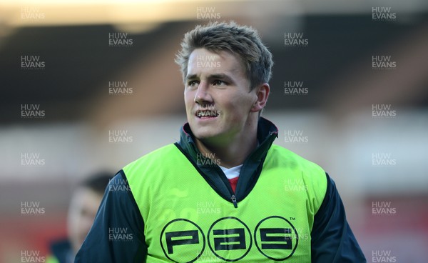 140913 - Scarlets v Treviso - RaboDirect PRO12 -Jonathan Davies of Scarlets warms up