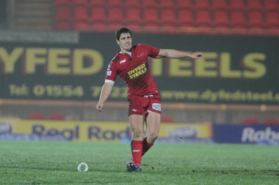 230212 Scarlets v TrevisoScarlets Aled Thomas kicks for goal