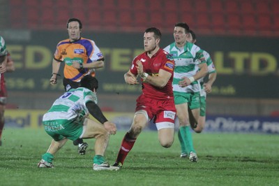 230212 Scarlets v TrevisoScarlets Gareth Davies hands off Treviso's Nitoglisa