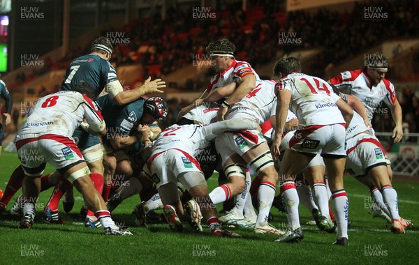 021113  - Scarlets v Ulster - RaboDirect PRO12 - Scarlets push the ball over the line to score