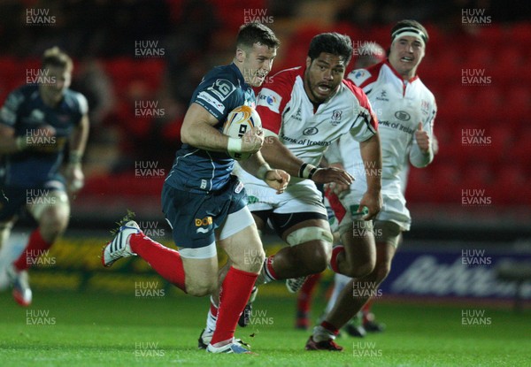 021113 - Scarlets v Ulster, RaboDirect PRO12 - Scarlets Gareth Davies tries to outpace Ulster's Nick Williams Nanai