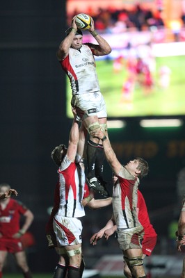 05.03.10 ... Scarlets v Ulster, Magners League -  Ulster's Dan Tuohy takes lineout ball 