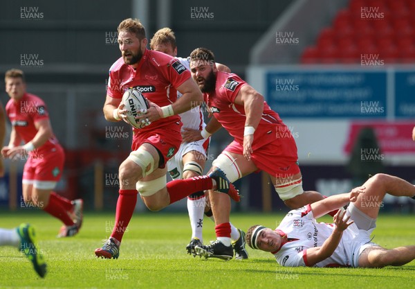 060914 - Scarlets v Ulster - Guinness PRO12 - John Barclay of Scarlets gets past Robbie Diack of Ulster 