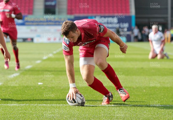 060914 - Scarlets v Ulster - Guinness PRO12 - Gareth Davies of Scarlets scores at the end of the first half