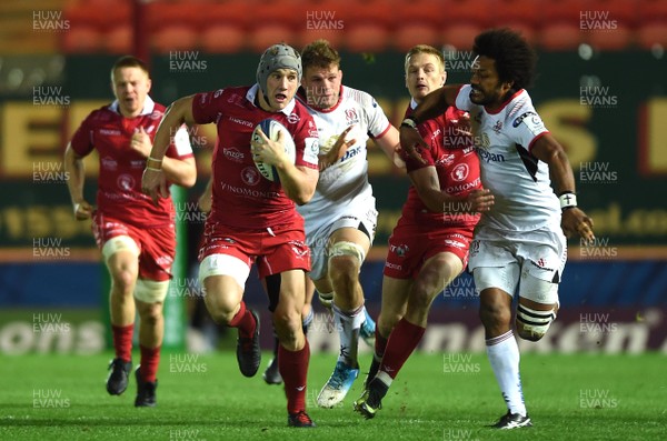 071218 - Scarlets v Ulster - European Rugby Champions Cup - Jonathan Davies of Scarlets gets into space