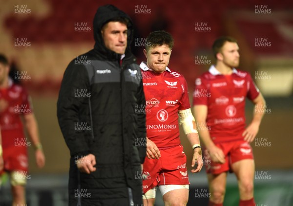 071218 - Scarlets v Ulster - European Rugby Champions Cup - Steff Evans of Scarlets looks dejected