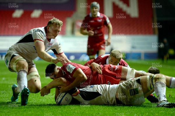 071218 - Scarlets v Ulster - European Rugby Champions Cup - Dan Davis of Scarlets scores try
