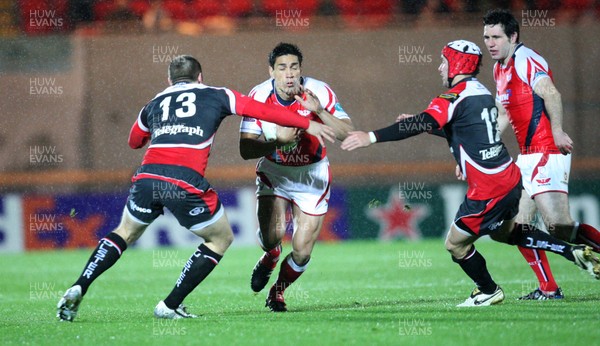 10.12.08 ... Scarlets v Ulster, Heineken Cup 2008/09. -  Scarlets' Regan King takes on Ulster's Darren Cave and Ulster's Paddy Wallace  