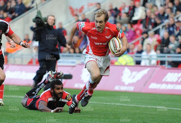 16.05.09 - Magners League Rugby -  Llanelli Scarlets v Ulster Scarlets' Lee Williams beats a tackle from Ulster's Timoci Nagusa on his way to score a try 