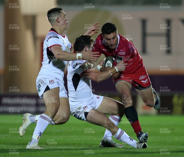 231118 - Scarlets v Ulster - Guinness PRO14 - Kieron Fonotia of Scarlets is tackled by Billy Burns of Ulster