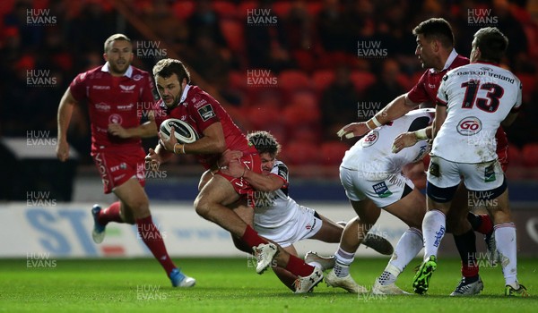 231118 - Scarlets v Ulster - Guinness PRO14 - Paul Asquith of Scarlets is tackled by Billy Burns of Ulster
