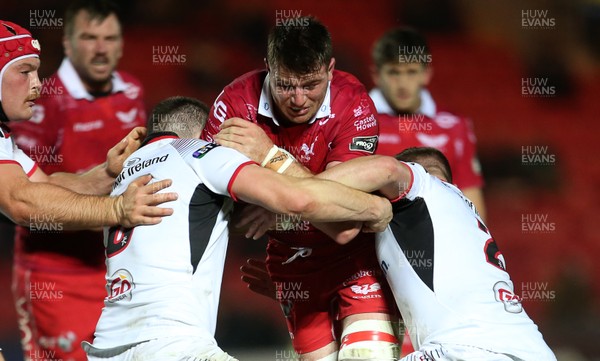 231118 - Scarlets v Ulster - Guinness PRO14 - Ed Kennedy of Scarlets is tackled by Nick Timoney and Adam Mcburney of Ulster