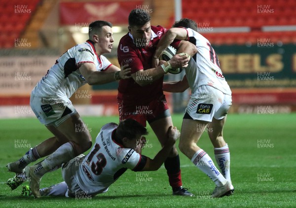 231118 - Scarlets v Ulster, Guinness PRO14 - Kieron Fonotia of Scarlets takes on the Ulster defence
