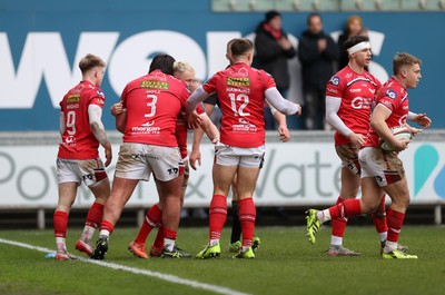 240126 - Scarlets v Ulster - United Rugby Championship - Blair Murray of Scarlets celebrates scoring a try with team mates