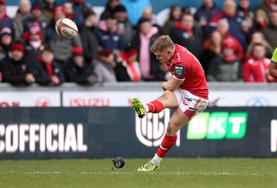 240126 - Scarlets v Ulster - United Rugby Championship - Sam Costelow of Scarlets kicks the conversion