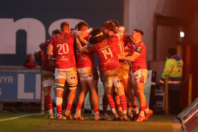 240126 - Scarlets v Ulster - United Rugby Championship - Ellis Mee of Scarlets celebrates scoring a try with team mates after winning the match in the last play of the game