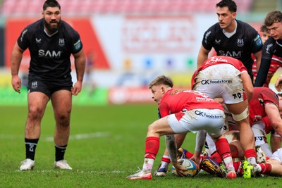 240126 - Scarlets v Ulster - United Rugby Championship - Archie Hughes of Scarlets passes the ball