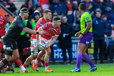 240126 - Scarlets v Ulster - United Rugby Championship - Dane Blacker of Scarlets passes the ball
