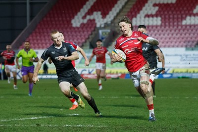 240126 - Scarlets v Ulster - United Rugby Championship - Ellis Mee of Scarlets goes over for the winning try