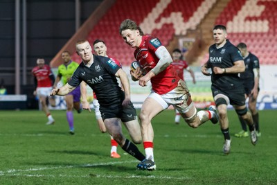 240126 - Scarlets v Ulster - United Rugby Championship - Ellis Mee of Scarlets goes over for the winning try