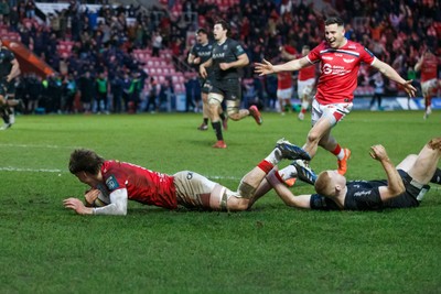 240126 - Scarlets v Ulster - United Rugby Championship - Ellis Mee of Scarlets goes over for the winning try