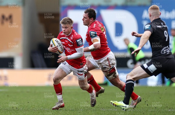 240126 - Scarlets v Ulster - United Rugby Championship - Archie Hughes of Scarlets makes a break