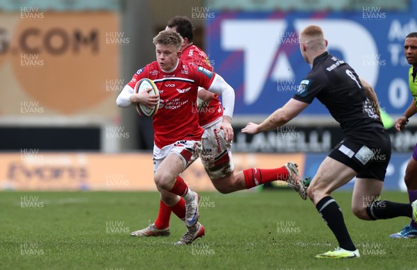 240126 - Scarlets v Ulster - United Rugby Championship - Archie Hughes of Scarlets makes a break