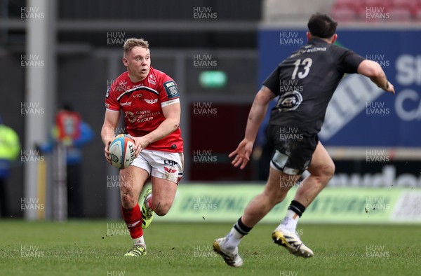240126 - Scarlets v Ulster - United Rugby Championship - Sam Costelow of Scarlets 