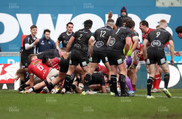 240126 - Scarlets v Ulster - United Rugby Championship - Josh Macleod of Scarlets scores a try