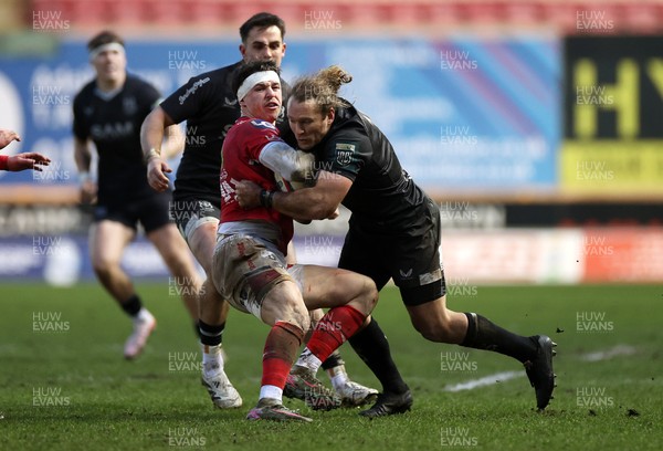 240126 - Scarlets v Ulster - United Rugby Championship - Werner Kok of Ulster is given a yellow car for this tackle on Tom Rogers of Scarlets 