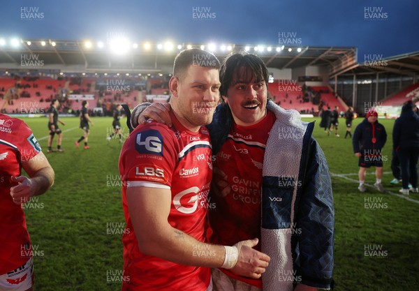 240126 - Scarlets v Ulster - United Rugby Championship - Jarrod Taylor and Archer Holz of Scarlets thanks the fans at full time