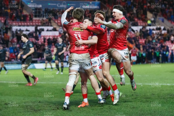 240126 - Scarlets v Ulster - United Rugby Championship - Ellis Mee of Scarlets celebrates after scoring the winning try